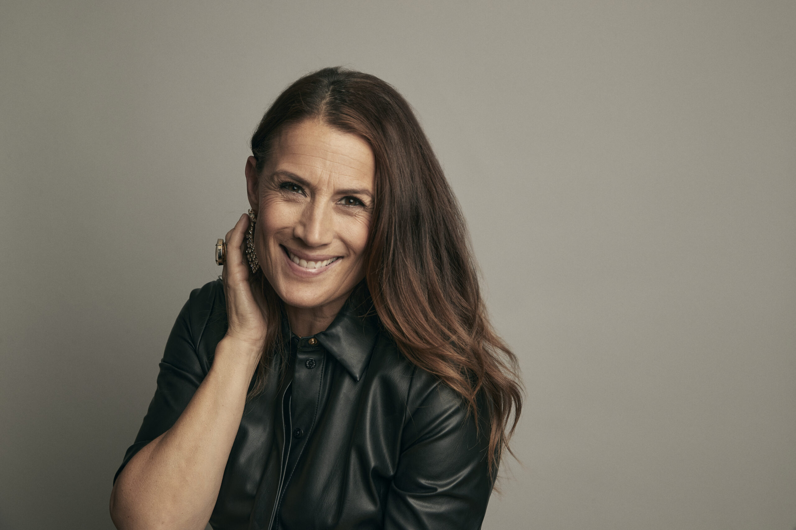Jill Johnson skriver ett brev till sin dotter i form av albumet Dear Havanna och åker ut på turné